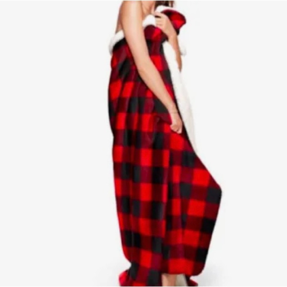 Pink brand VSecret Red plaid sherpa blanket like New